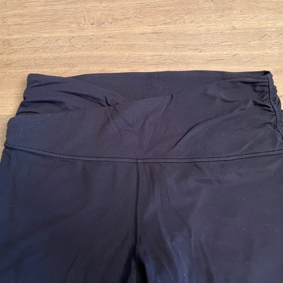 Lululemon Black Capri - Size 10 - Picture 4 of 6